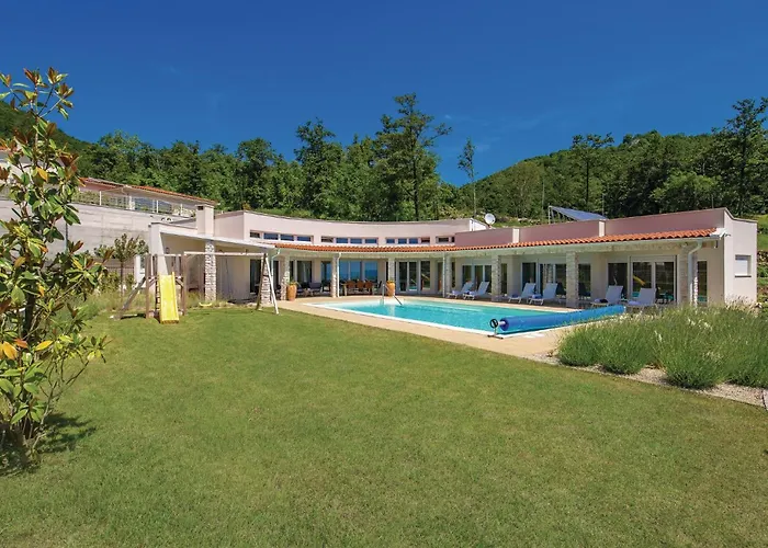 Σπίτι διακοπών Four-bedroom In *
