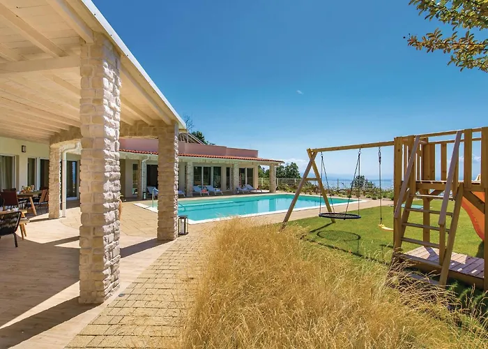 Four-bedroom In Σπίτι διακοπών *