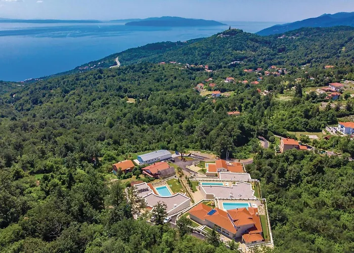 Four-bedroom In Σπίτι διακοπών Veprinac