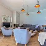 Four-bedroom In Σπίτι διακοπών *