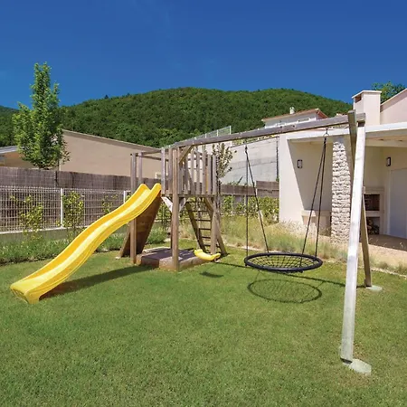 Four-bedroom In * Veprinac