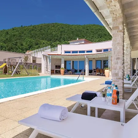 Four-bedroom In Casa vacanze *