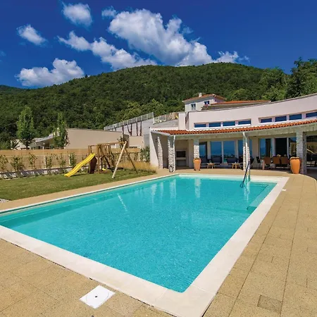 Four-bedroom In Casa vacanze Veprinac