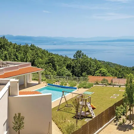 Four-bedroom In Veprinac