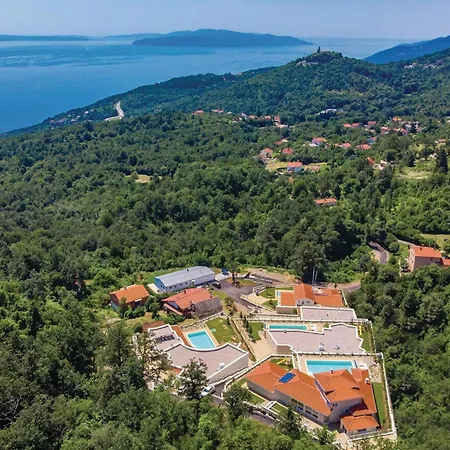 Four-bedroom In Casa vacanze Veprinac